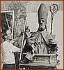 L'Artista scultore Romano Vio al lavoro con la statua di San Biagio 2.jpg