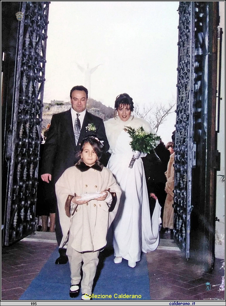 Sposi Franco Limongi e Teresa Maimone con la piccola Marina Cauteruccio..jpg