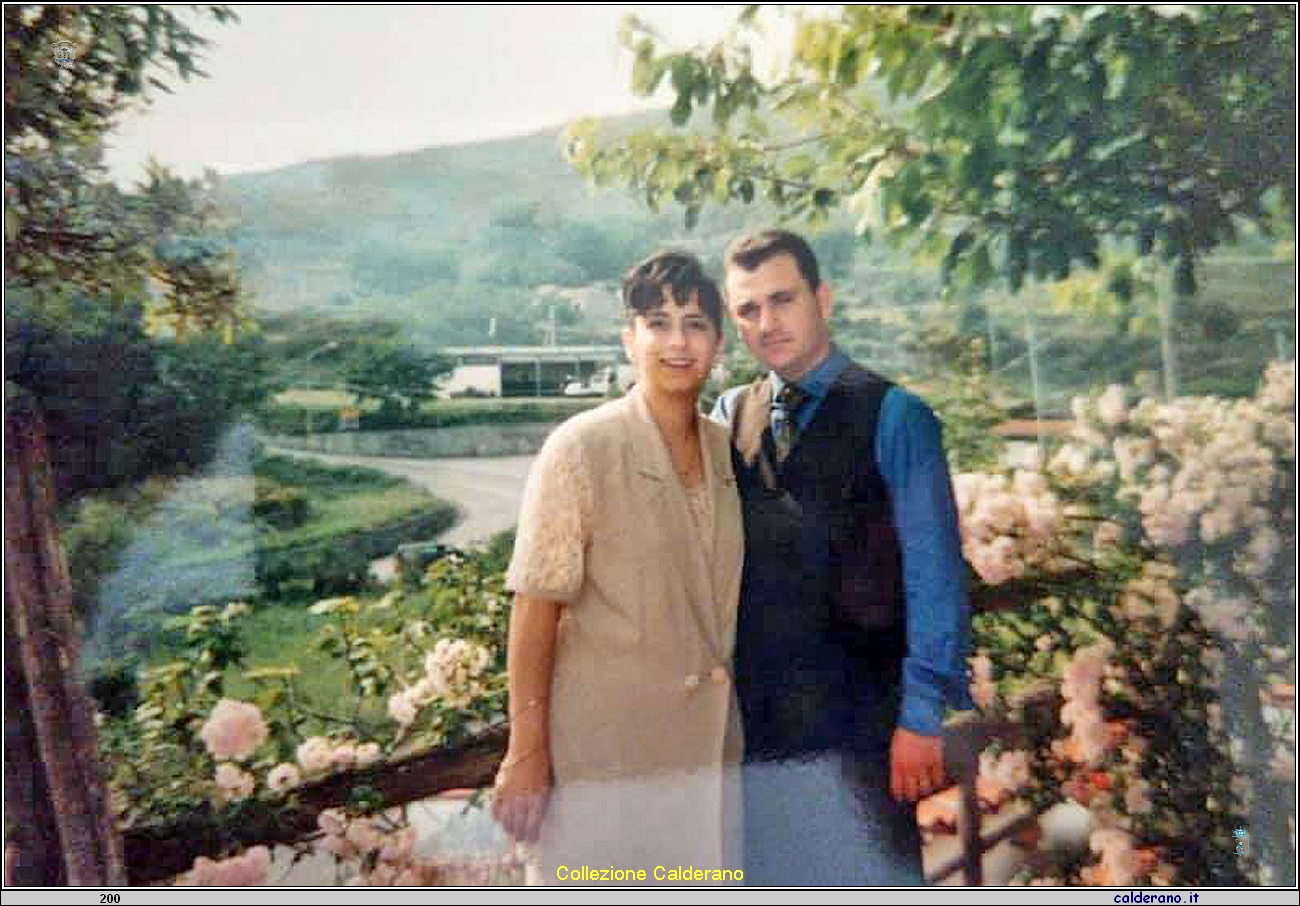 Carmen Latella e Giacomo Olivieri tra le rose.jpg