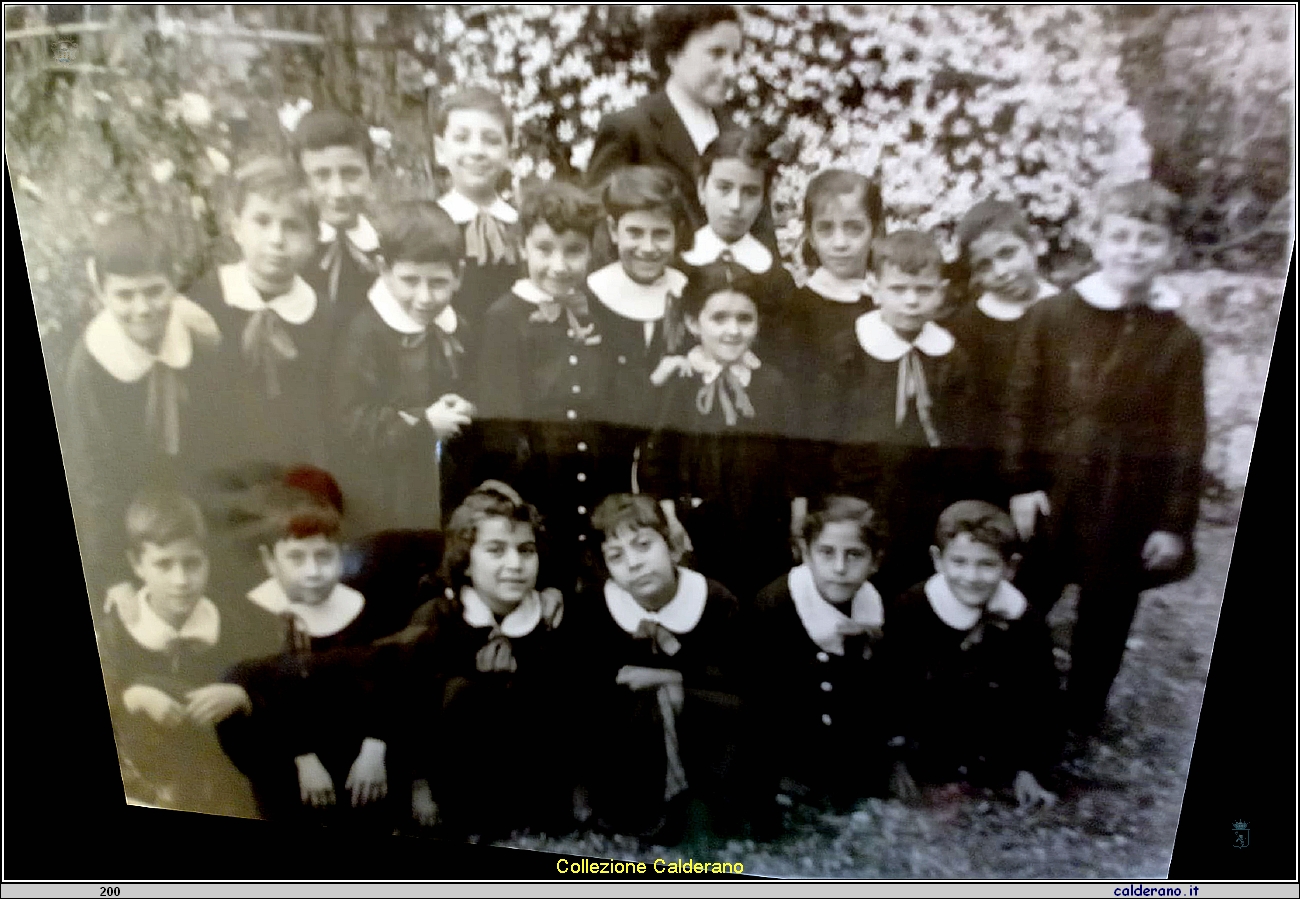 Scolaresca con Titina D'Attoli.jpg