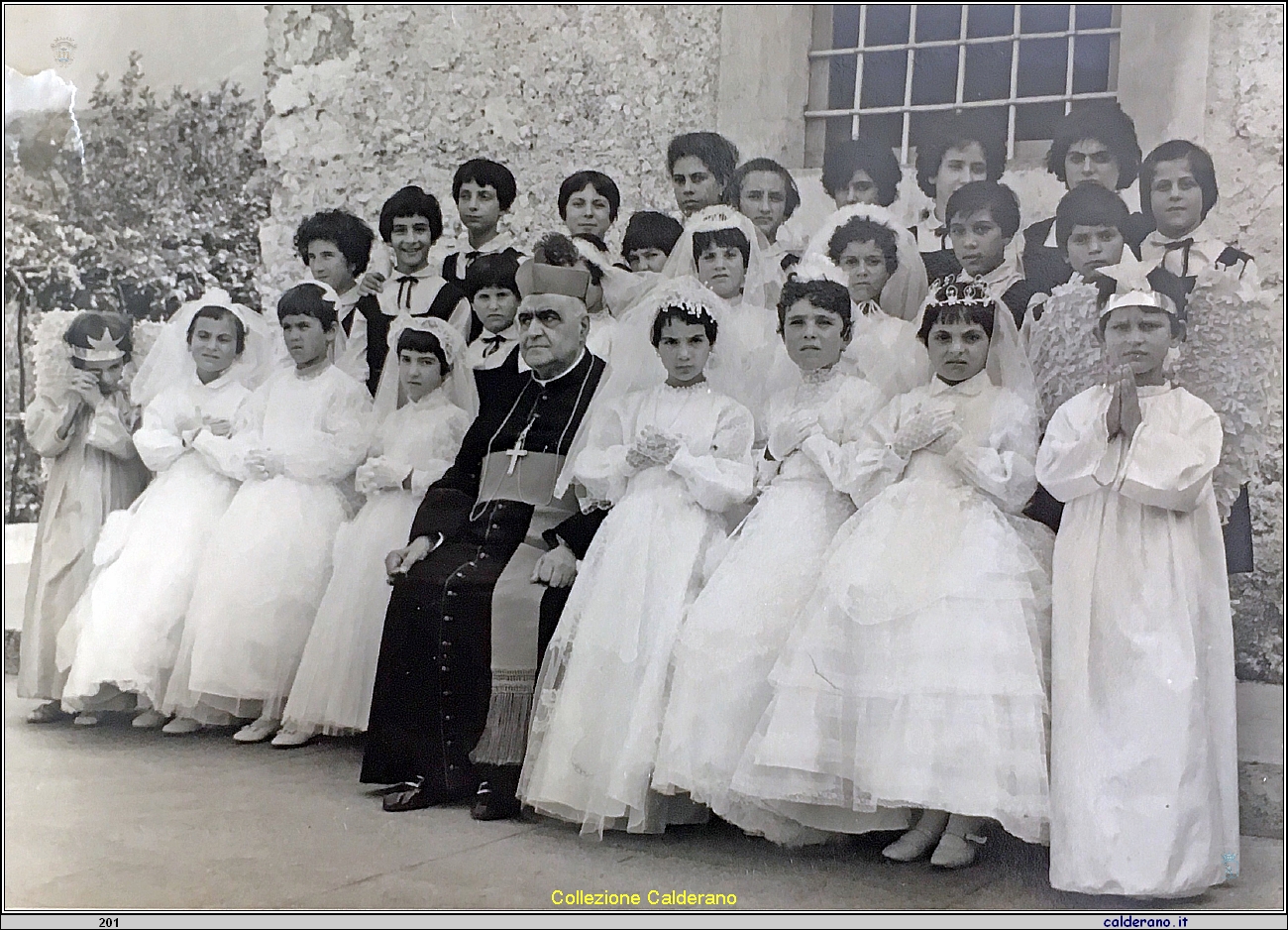 Comunioni 1965 con S.E. Mons. Federico Pezzullo.jpeg