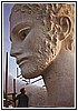 Bruno Innocenti guarda il tramonto sotto al mento del suo Cristo.jpg