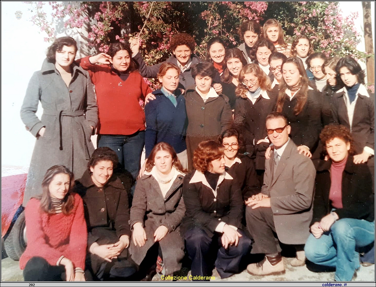 Antonio Gilsenni con le alunne dell'Istituto Magistrale.jpg