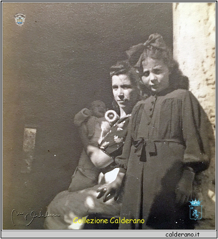 Maria Emilia con Mamma ed Emilia 1944.jpg