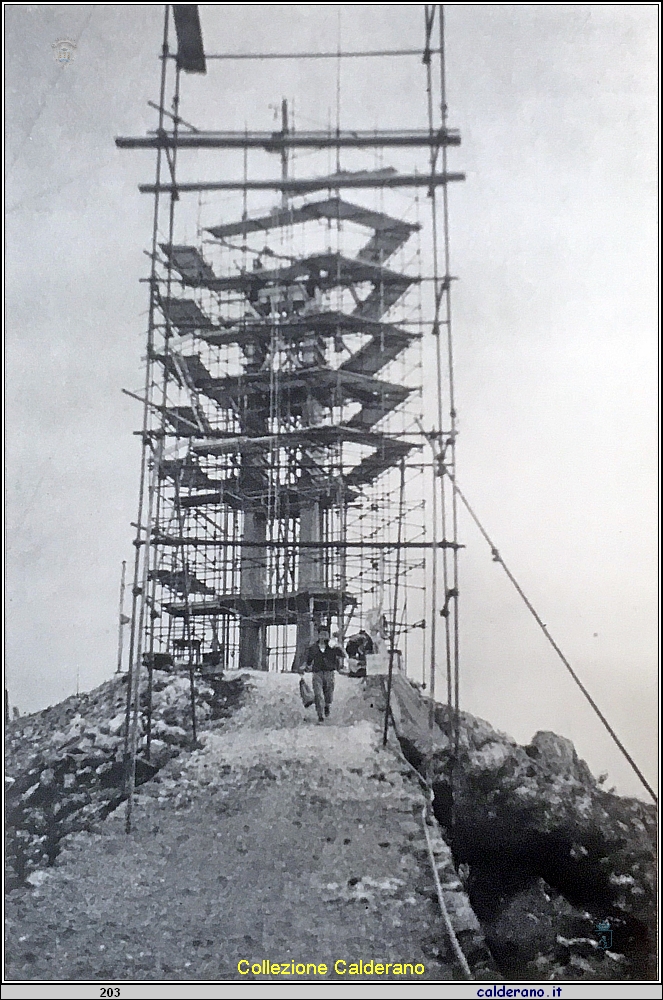 Scheletro in cemento armato del Cristo 1963.jpeg