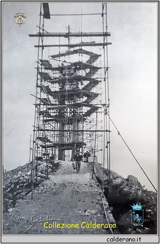 Scheletro in cemento armato del Cristo 1963.jpg
