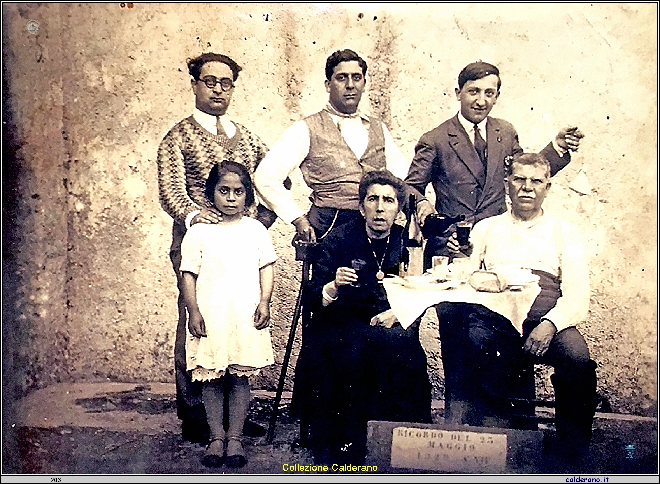 Vincenxo Brando Caporale, Biagio Gambardella, Antonio Beccaccini, la bambina Eleonora, Signora e Domenico Bombace 25 maggio 1929.jpg