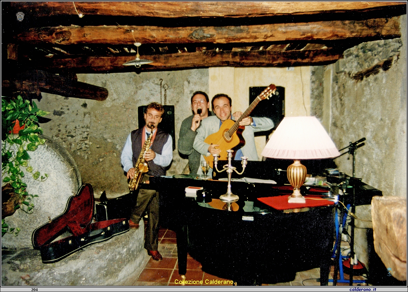 Cantanti e suonatori - Nigh Club Il Trappeto.jpeg