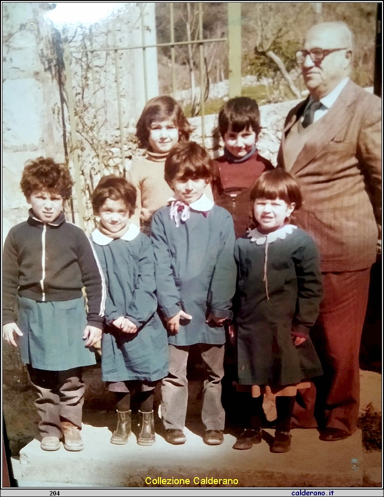 Il Maestro Antonio Tonino Schettino e gli alunni IMG_4291.jpg