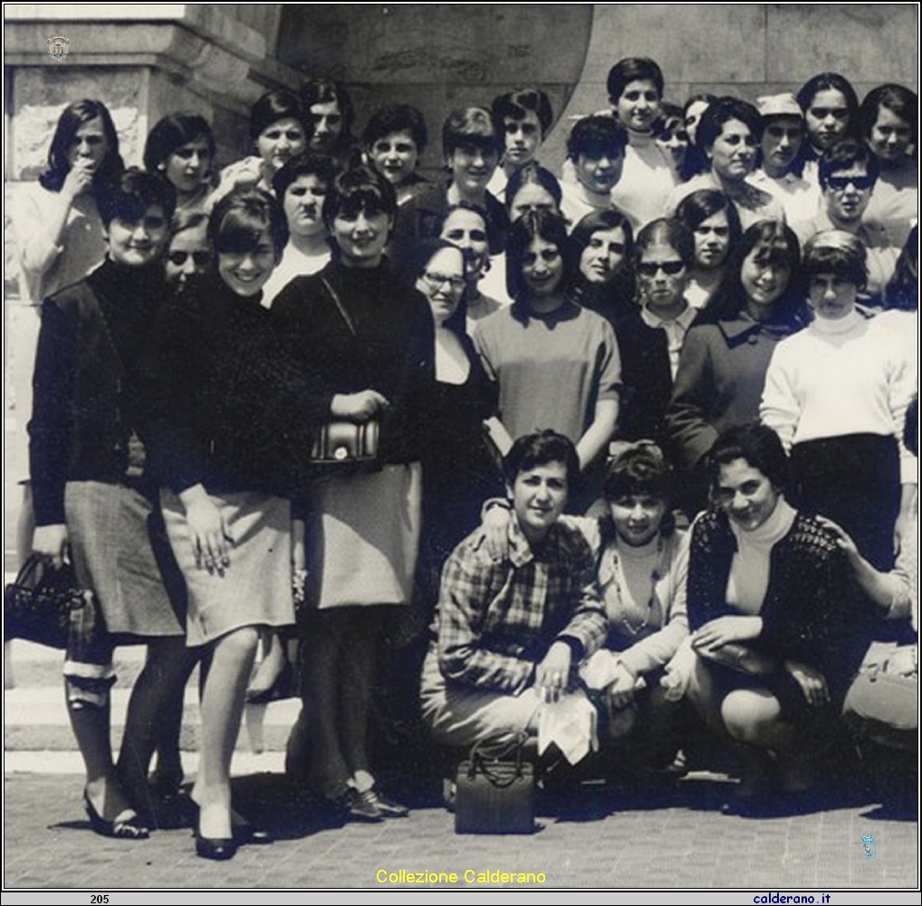 Alunne dell'Istituto Magistrale in gita A.jpg