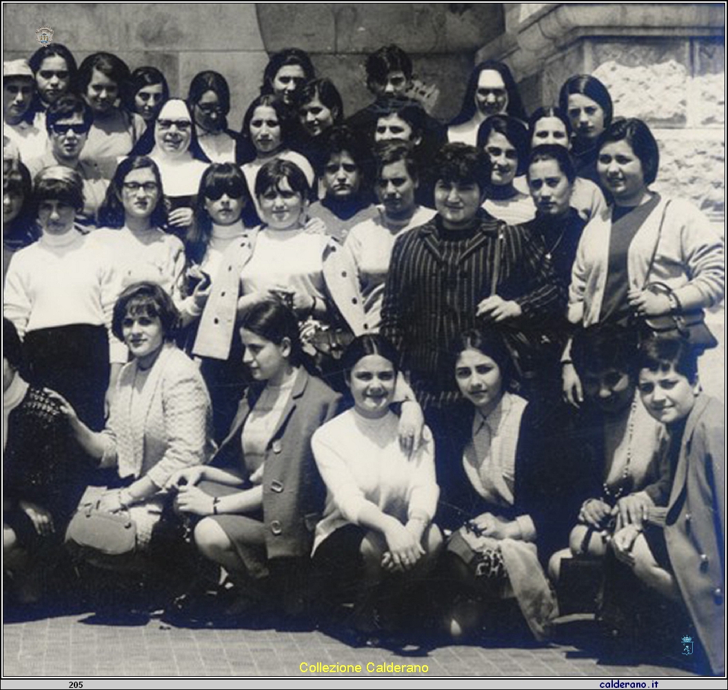 Alunne dell'Istituto Magistrale in gita B.jpg