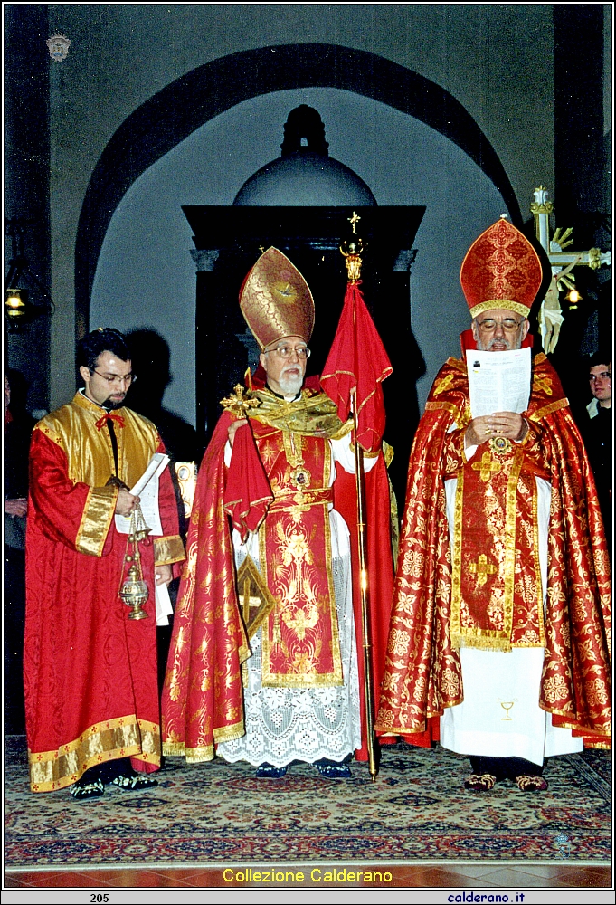 Benedizione nella Basilica di San Biagio di S.E. Nerdes Bedros XIX Patriarca degli Armeni Cattolici della Cilicia - 2001.jpg