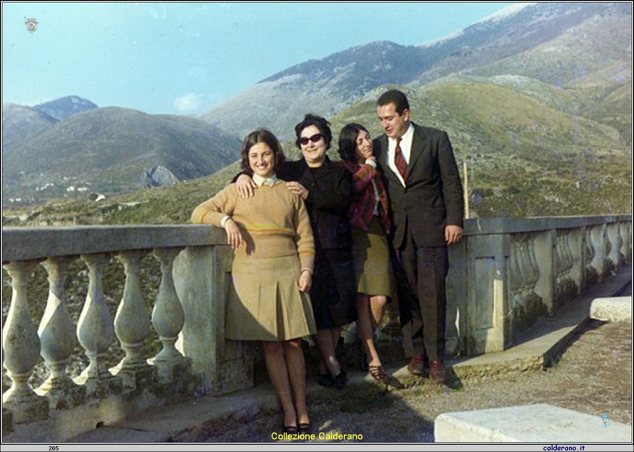 Gina, Mafalda, Maria e Biasino 5-5-1973.jpg