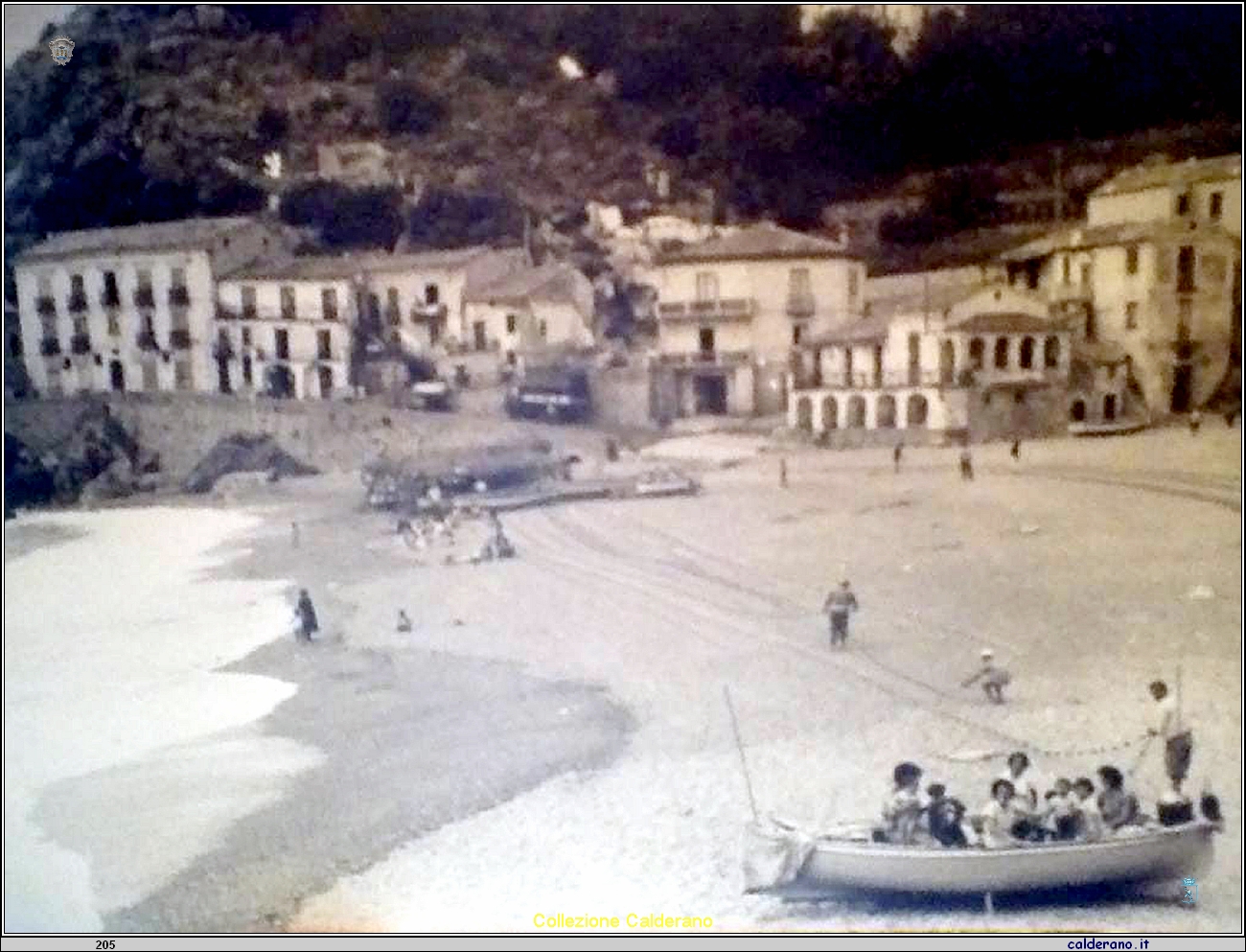 Il Porto con la maretta e le reti ad asciugare.jpg