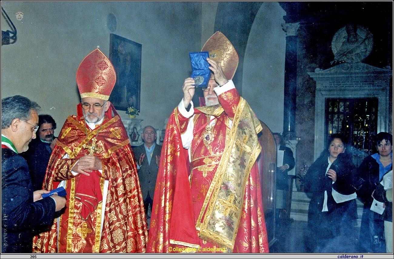 Il Sindaco Pippo Schettino omaggia S.E. Nerdes Bedros XIX Patriarca degli Armeni Cattolici della Cilicia - 2001.jpg
