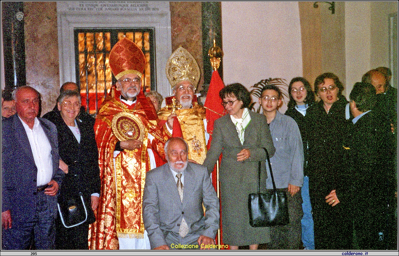 La Famiglia Nappi con Nerses Bedros XIX Patriache de Cilicie des Armensies Catholiques - 2001.jpg