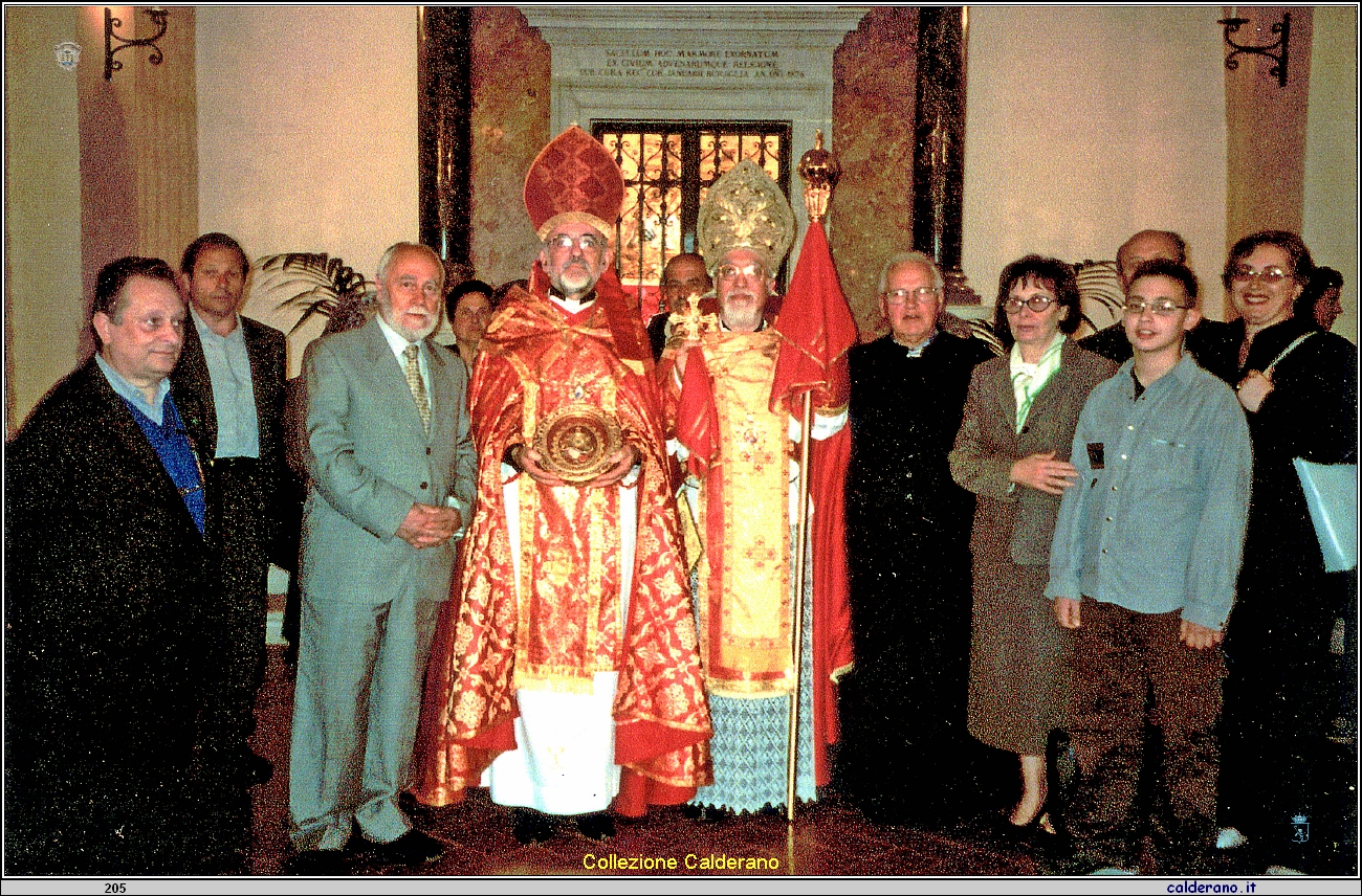 Luigi Pastorino e la Famiglia Nappi con Nerses Bedros XIX Patriache de Cilicie des Armensies Catholiques - 2001.jpg
