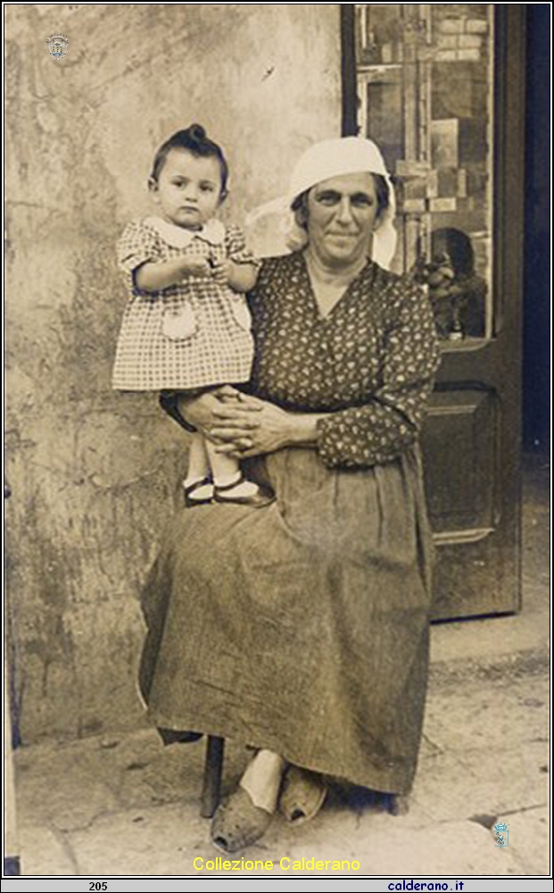 Maria Avigliano e la Nonna Luigina Pesce Mazzeo.jpg
