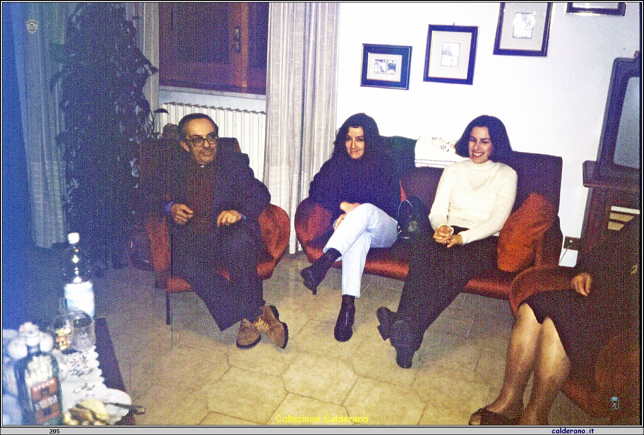 Massimino Vernucci con le figlie Maria Gabriella e Gloria.jpeg