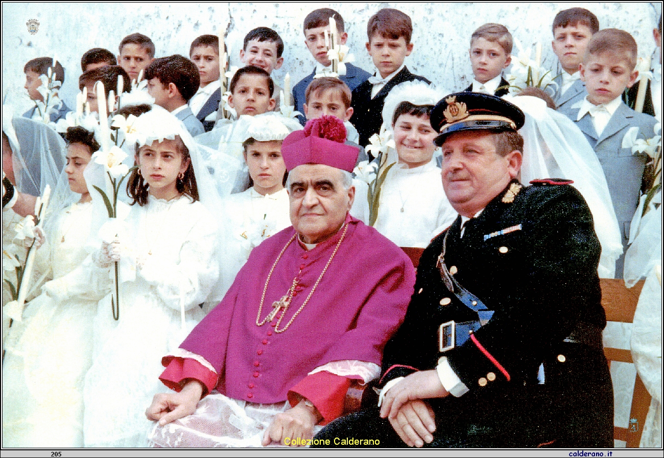 Prime Comunioni con il Vescovo Federico Pezzullo e Biagio Pastorino 22-05-1966.jpg