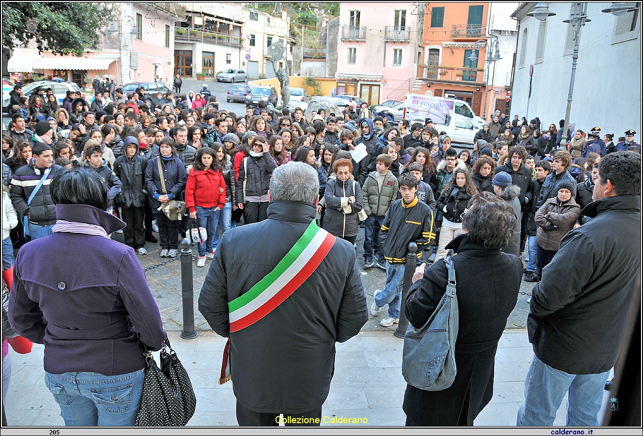 Sciopero del Liceo Scientifico davanti il Municipio - 10-12-201010 Dicembre 047.jpg