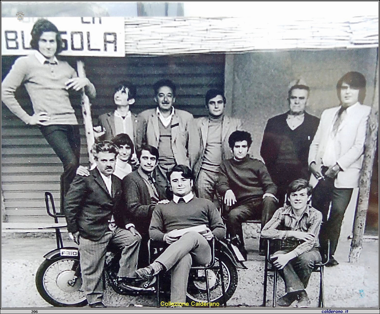 Giovani e non con Giuseppe Fiorenzano Spagnolo, Domenico Pesce e Antonio Panza Puntillo 1971.jpg