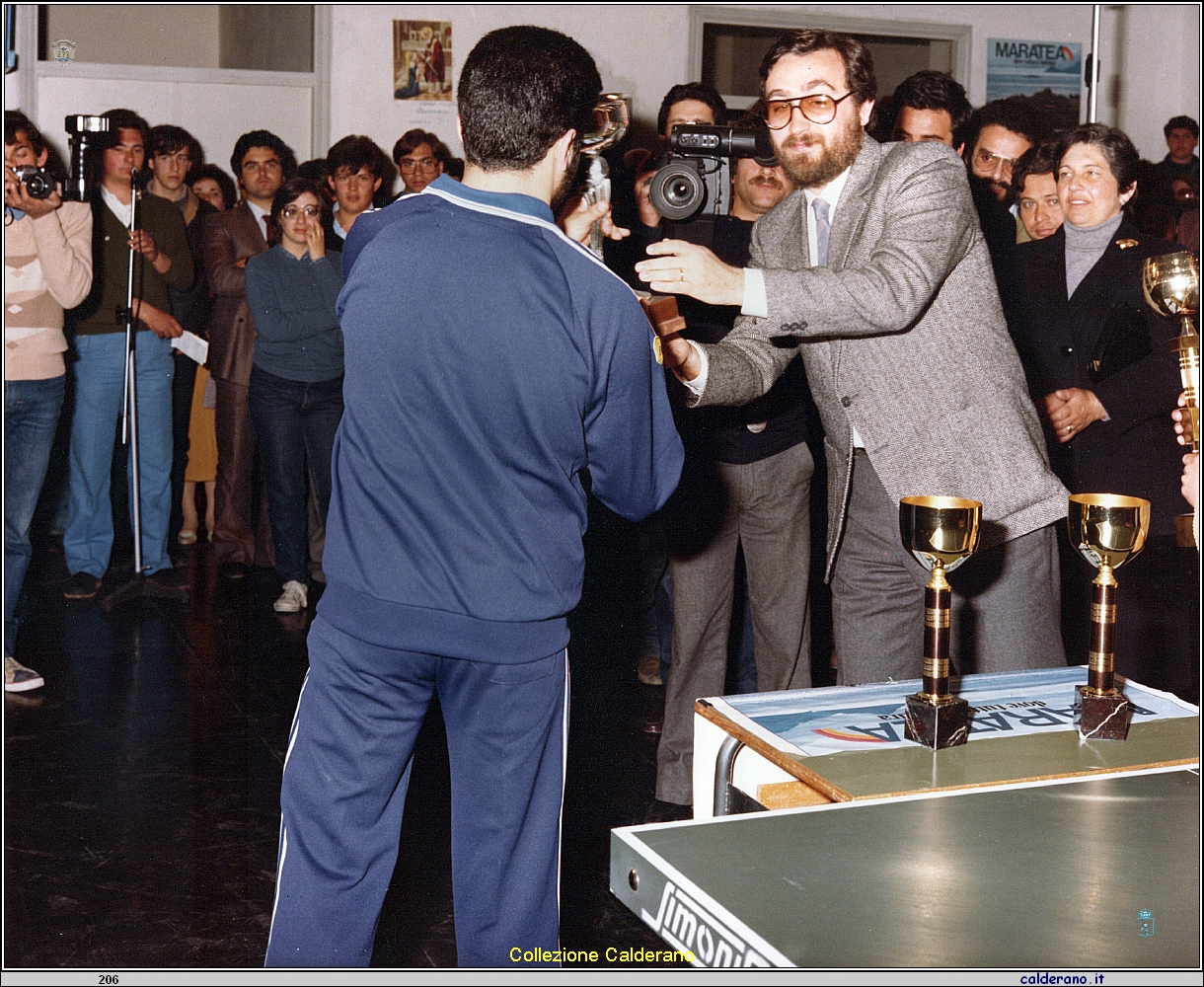 Incontro Tennis Tavolo tra la Nazionale della Cina e la Nazionale Italiana 1982.jpeg