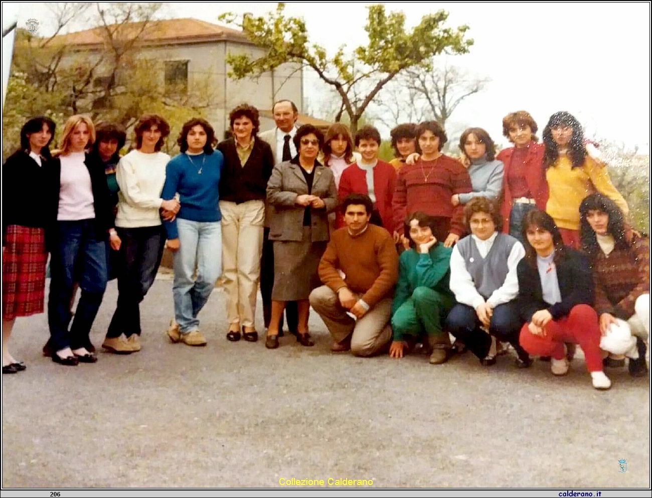 Scolaresca del Magistrale con Antonietta Burza.jpg