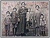 Fratelli Corazzini Cantisano con la mamma Carmela Caino - Francesco, Giovanni, Giuseppe, Maria e Antonio.jpg