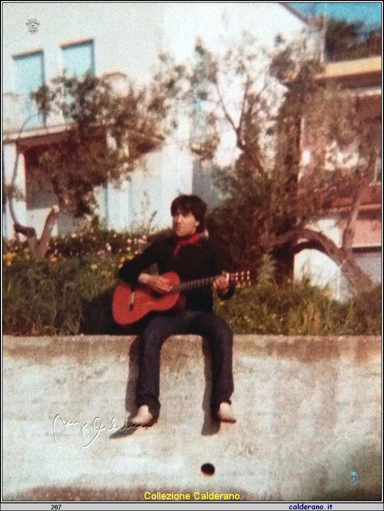 Ivano Sacco con la chitarra.jpg