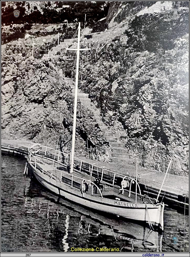 La barca Matrella nella Darsena.jpg