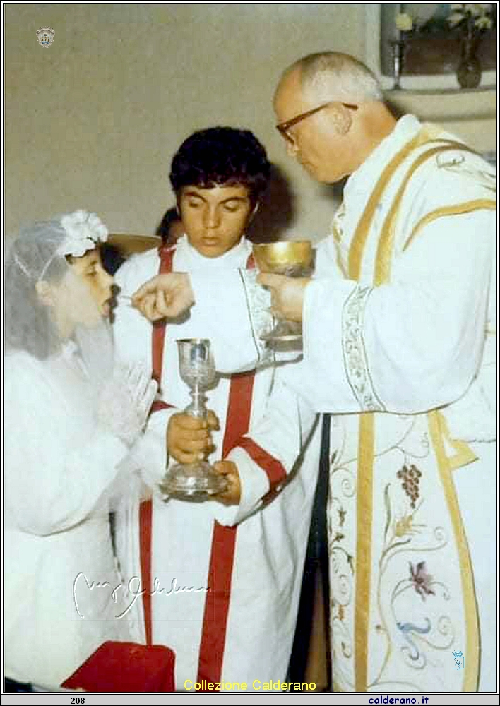 Prima Comunione di Liliana Lemmo con Gennaro Di Puglia e Padre Salerno.jpg