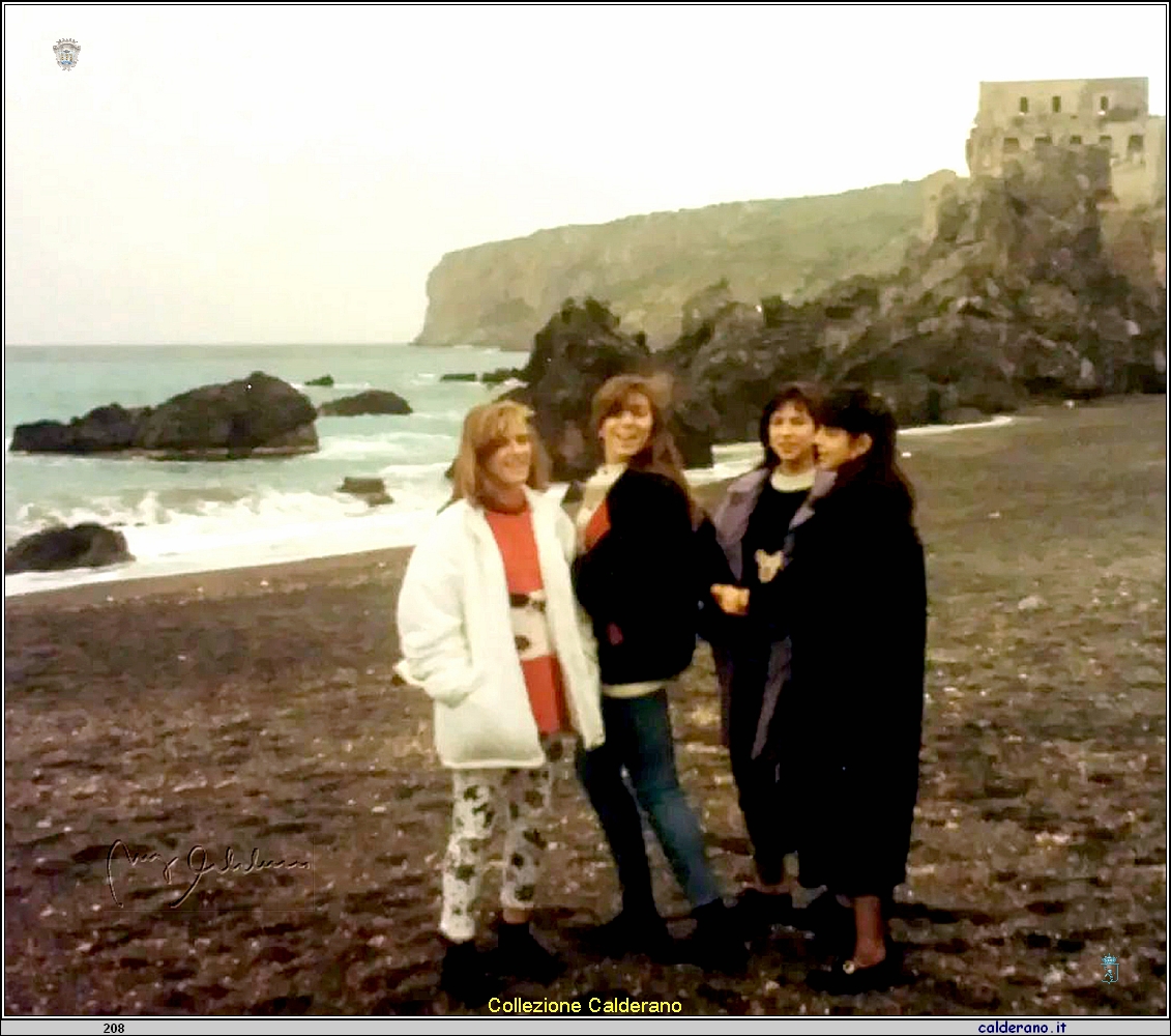 Tania Formica con le amiche a Fiuzzi.jpg