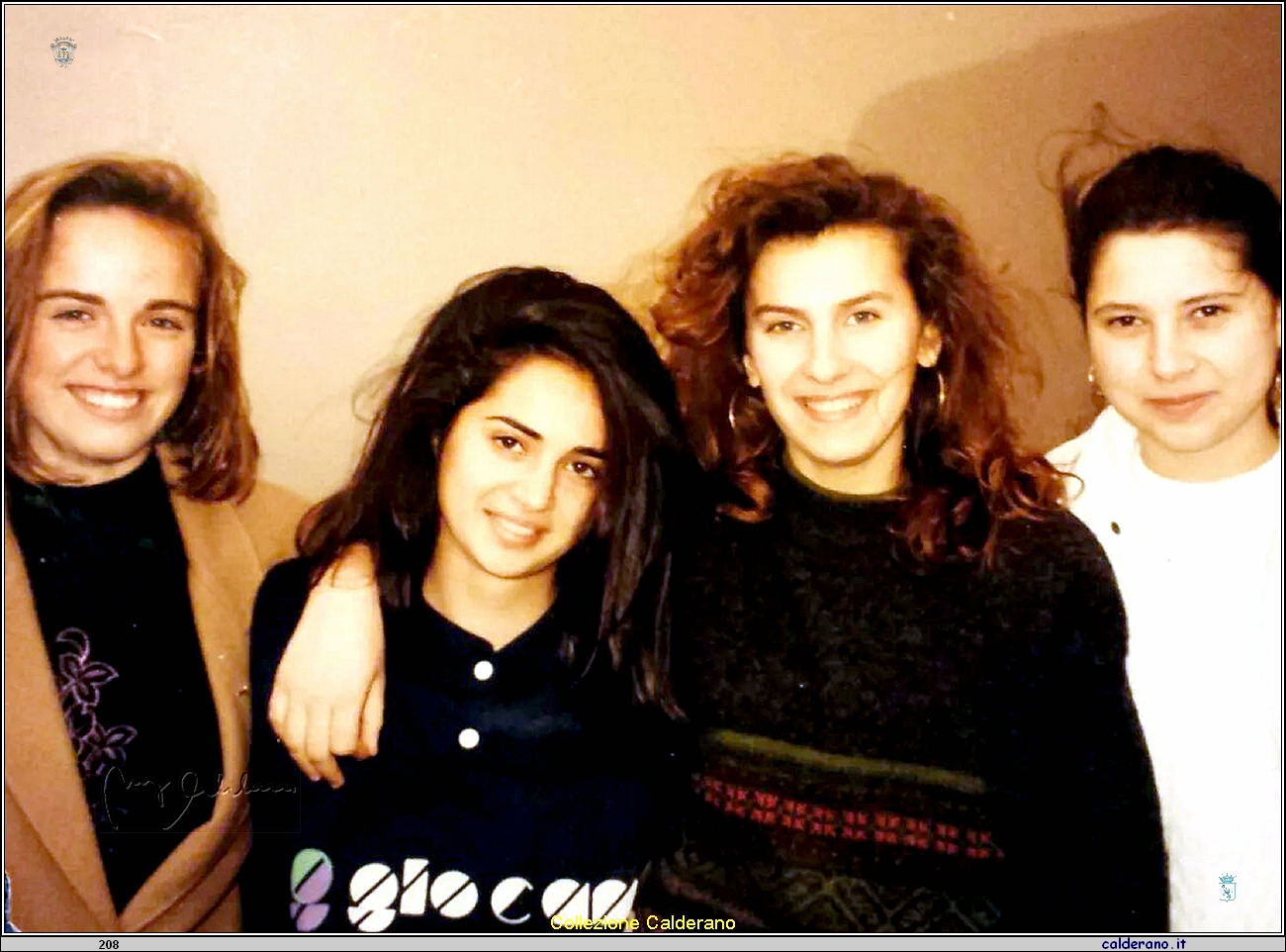 Tania con le amiche 1992.jpg