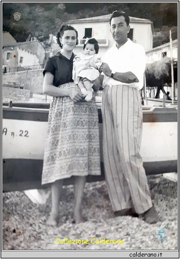 Angela Stoppelli con i Genitori al Porto.jpg