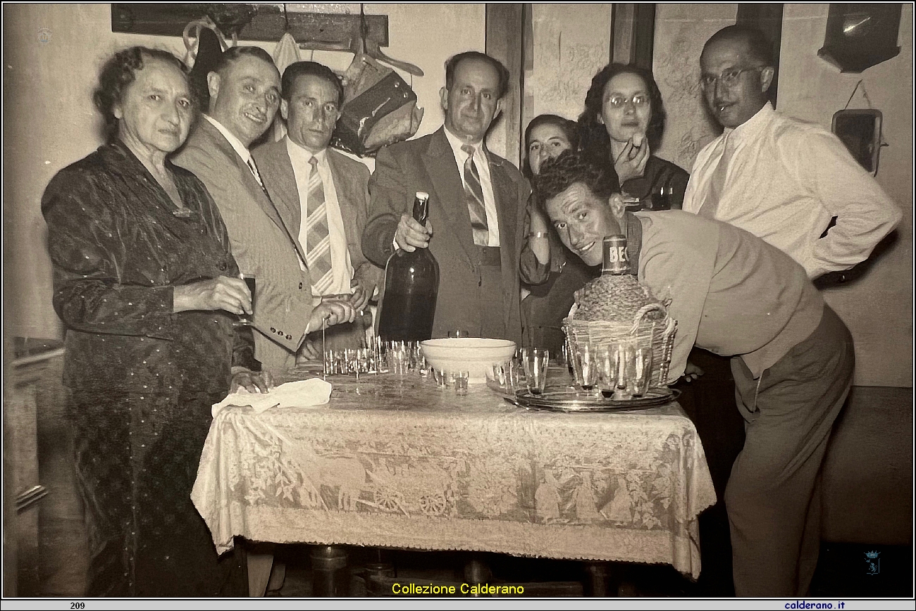Mercedes Limongi, Ciccillo Brando Caporale, Giovanni Ciciararo, Giovanni Mazzeo, Enrichetta e Ciccillo Santoro e Roberto Limongi.jpg