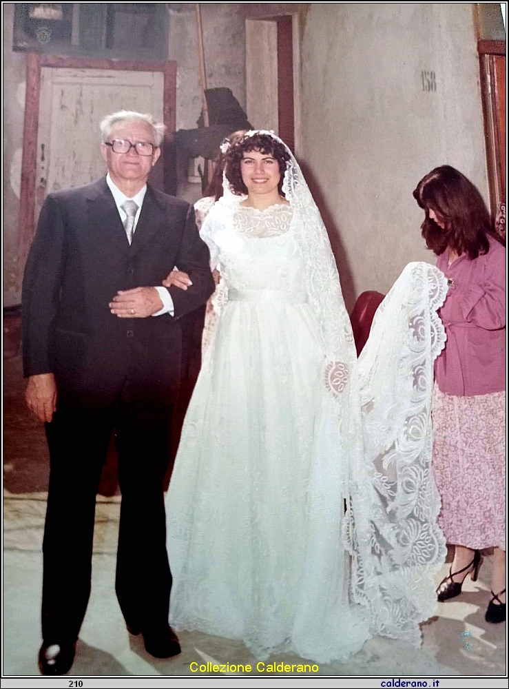 Adriana Nocito con il padre Sposa - 3 giugno 1978.jpg