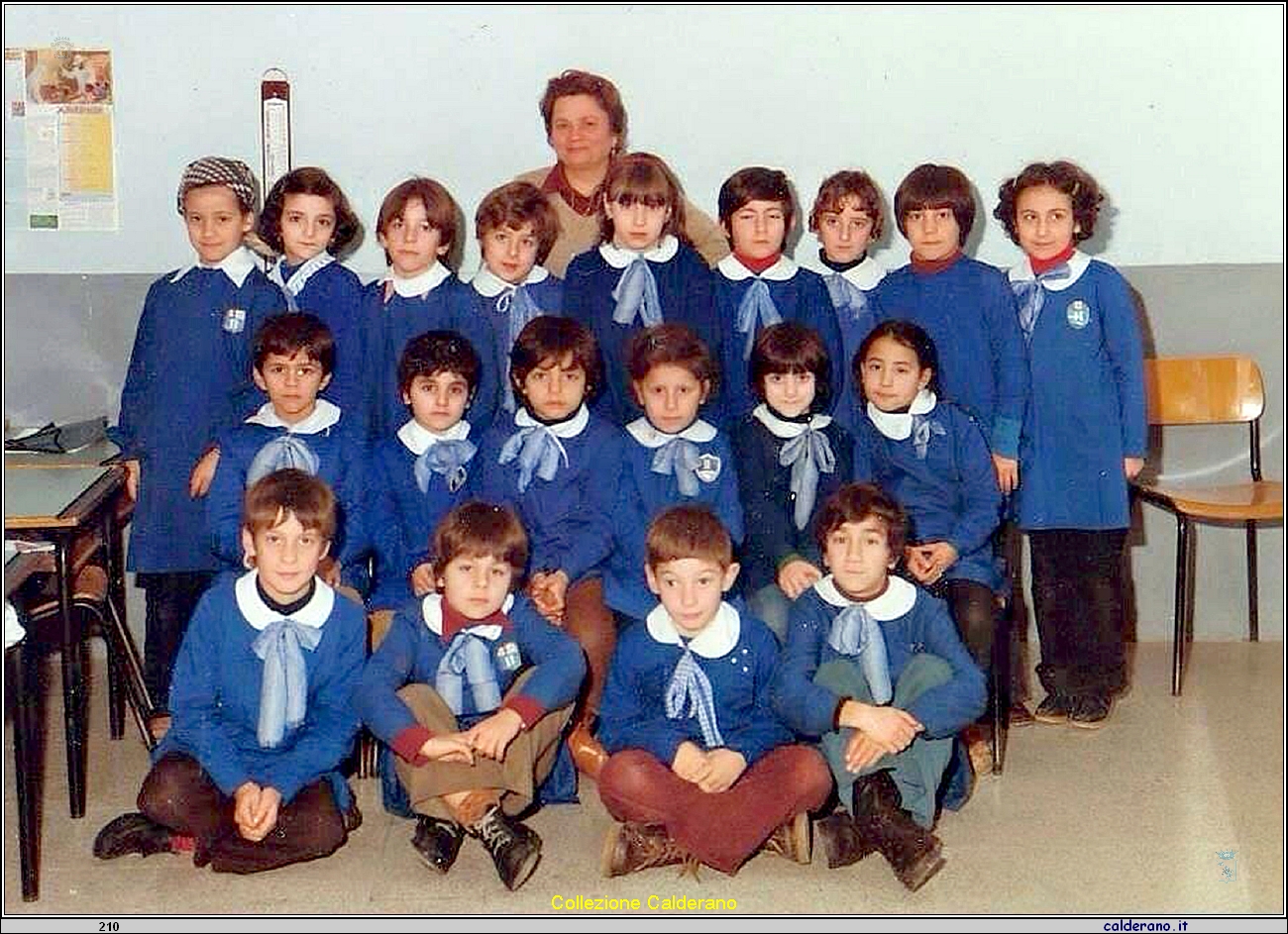 Seconda Elementare con la Maestra Raffaella Ninuccia di Benedetto 1978-79.jpg