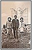 Lidia e Letizia Fiorenzano con Antonio Oliva 1965.jpg