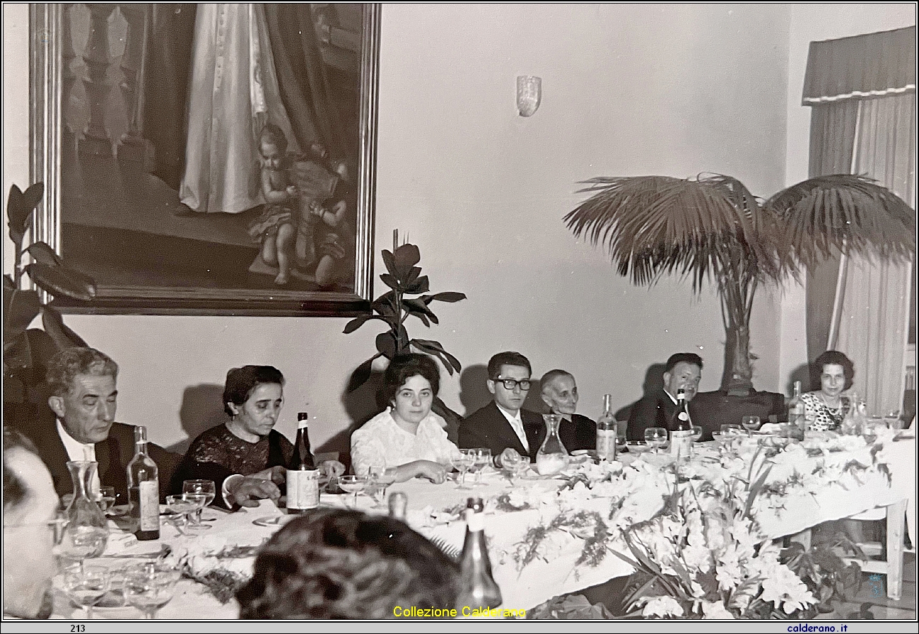 Matrimonio di Emilia Calderano e Nicola Feminella - Il tavolo con gli sposi 09-07-1962.jpg
