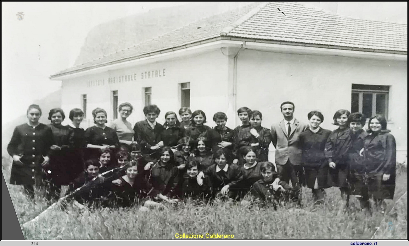 Una classe dell'Istituto Magistrale di Maratea 1.jpg