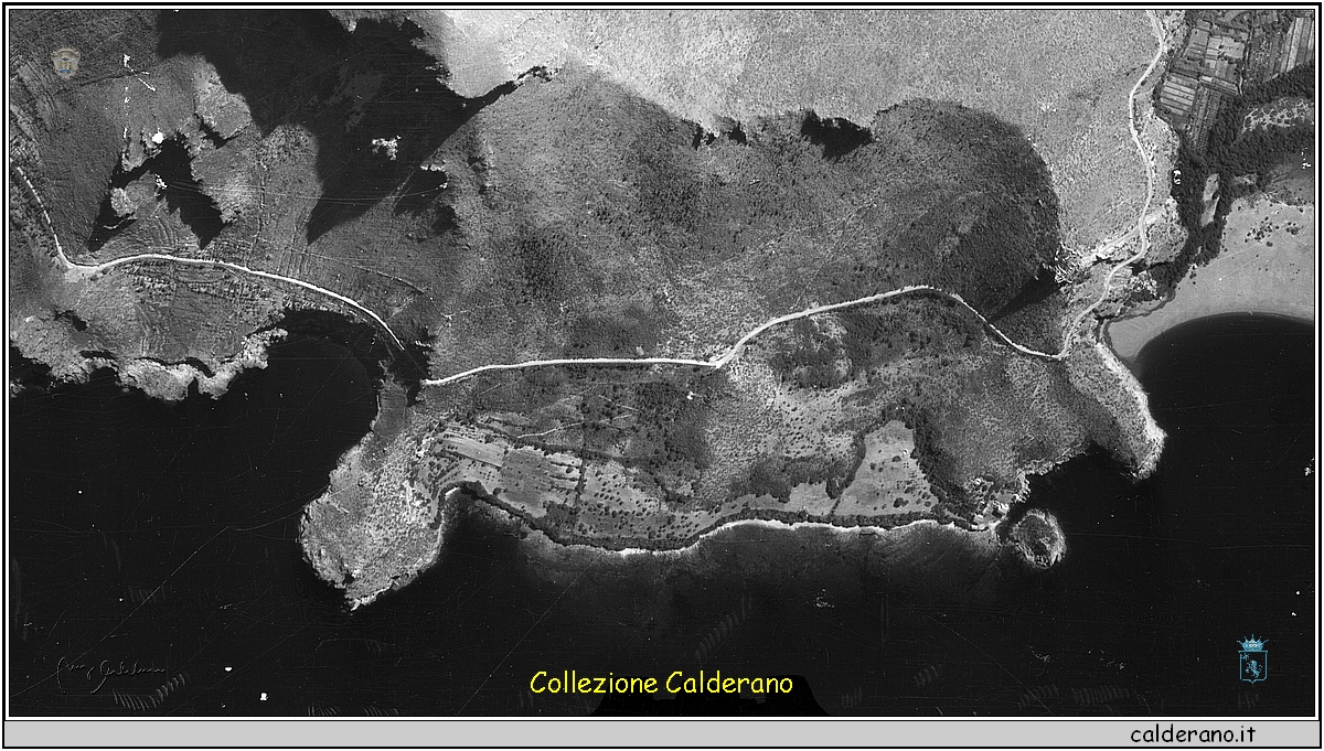 Foto aerea degli Alleati del 1943 della Secca di Castrocucco.jpg