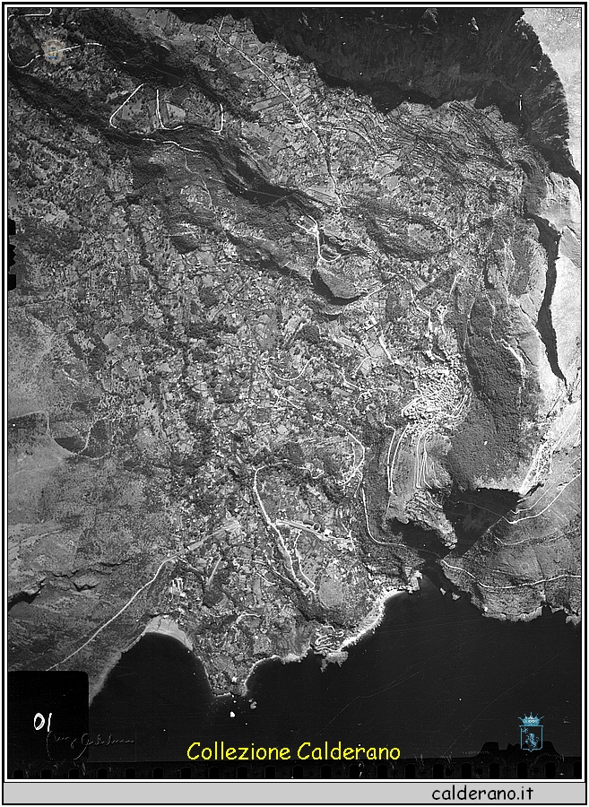 Foto aerea degli Alleati del 1943 della Valle.jpg