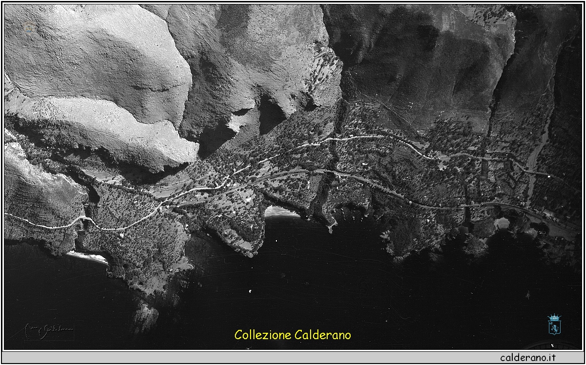 Foto aerea degli Alleati del 1943 delle spiagge di Marina.jpg