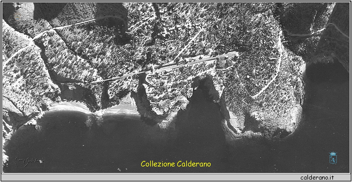 Foto aerea degli Alleati del 1943 di Acquafredda.jpg