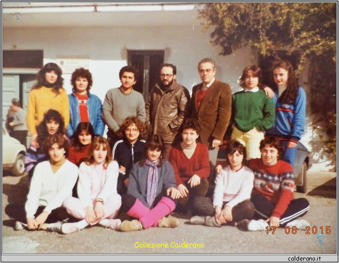 Franco Liberatore con gli alunni.jpg
