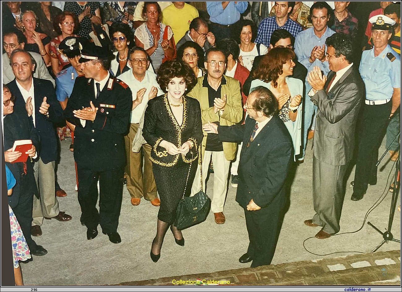 Francesco Sisinni con Gina Lollobrigida a Maratea .jpg