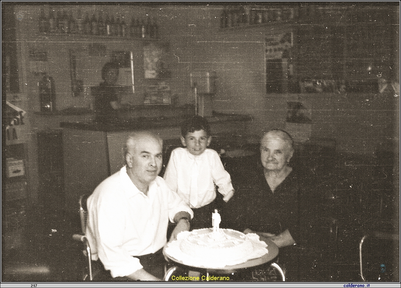 Raffaele Avigliano col Papa' Luigi e la Nonna Maria Iannini img732.jpg