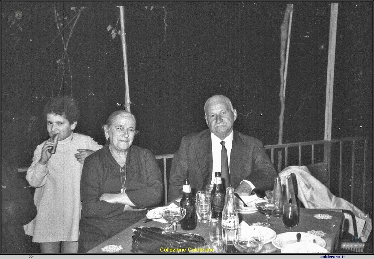 Titina Di Trani, Luigina Pesce e Pasquale Mazzeo 1969 img616.jpg