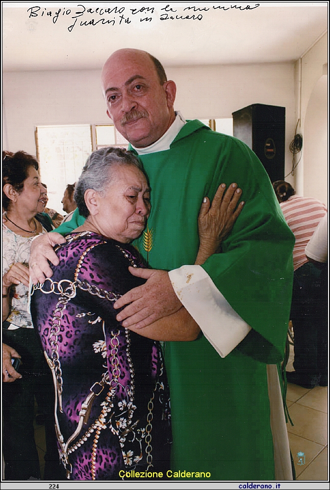 Biagio Zaccaro Sacedrdote in Venezuela con la Mamma Juanita.jpeg